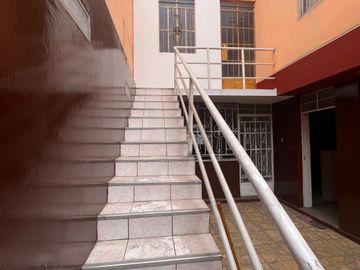 SE VENDE CASA EN LA MEJOR ZONA DE LOS OLIVOS