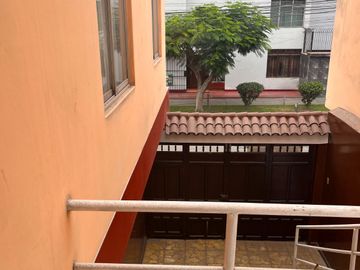 SE VENDE CASA EN LA MEJOR ZONA DE LOS OLIVOS