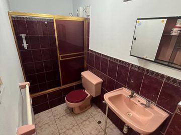 SE VENDE CASA EN LA MEJOR ZONA DE LOS OLIVOS