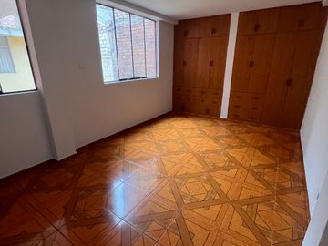 SE VENDE CASA EN LA MEJOR ZONA DE LOS OLIVOS