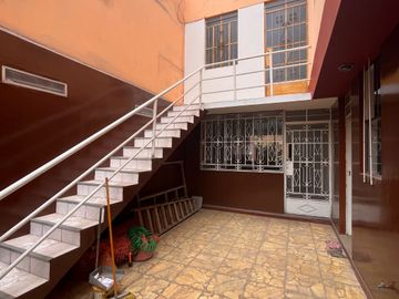 SE VENDE CASA EN LA MEJOR ZONA DE LOS OLIVOS