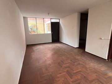 SE VENDE CASA EN LA MEJOR ZONA DE LOS OLIVOS