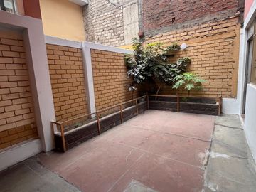SE VENDE CASA EN LA MEJOR ZONA DE LOS OLIVOS