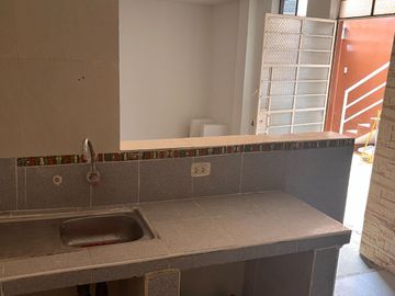 SE VENDE CASA EN LA MEJOR ZONA DE LOS OLIVOS