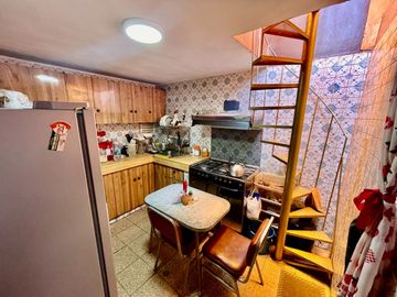 SE VENDE CASA EN LA MEJOR ZONA DE LOS OLIVOS