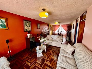 SE VENDE CASA EN LA MEJOR ZONA DE LOS OLIVOS