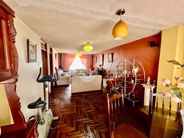 SE VENDE CASA EN LA MEJOR ZONA DE LOS OLIVOS