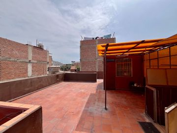 SE VENDE CASA EN LA MEJOR ZONA DE LOS OLIVOS