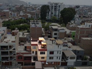 SE VENDE CASA EN LA MEJOR ZONA DE LOS OLIVOS