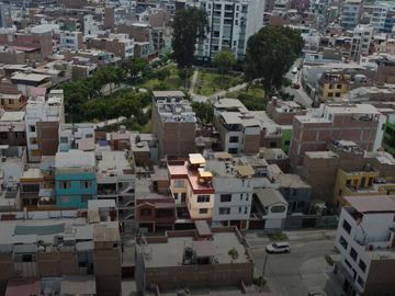 SE VENDE CASA EN LA MEJOR ZONA DE LOS OLIVOS
