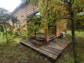 CASA CERCANA A LAGO RANCO.