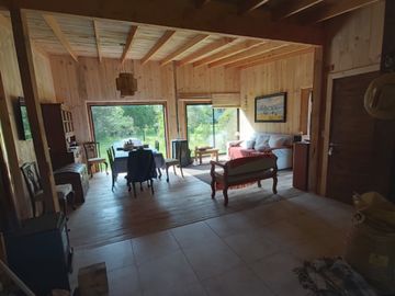 CASA CERCANA A LAGO RANCO.