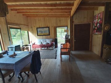 CASA CERCANA A LAGO RANCO.