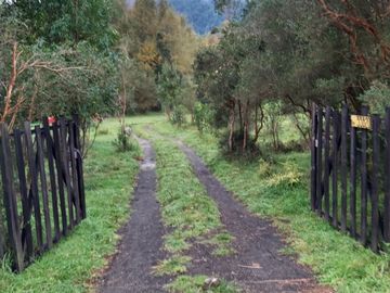 CASA CERCANA A LAGO RANCO.