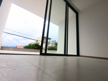 A estrenar - hermoso departamento en Cumbayá (Urb. Vista Hermosa)