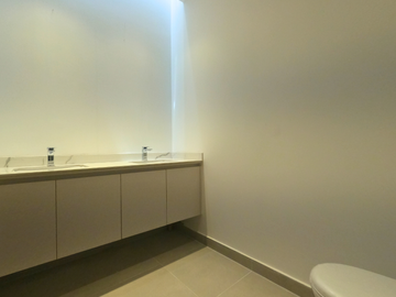 A estrenar - hermoso departamento en Cumbayá (Urb. Vista Hermosa)