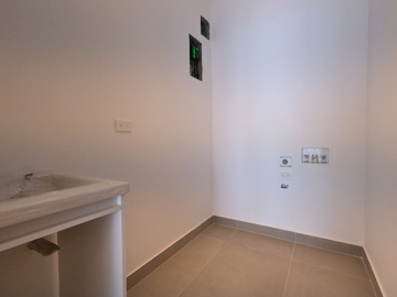 A estrenar - hermoso departamento en Cumbayá (Urb. Vista Hermosa)