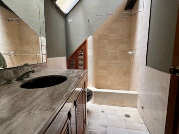 Hermosa Casa en Venta Estilo Clásico con Moderno LINSIDRO