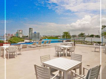 En venta: Departamento en Edificio Riva Di Mare, Manta con vista al mar