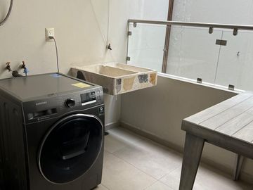 SE RENTA DEPARTAMENTO AMUEBLADO IMPECABLE