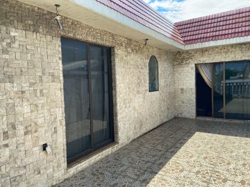 VENDO CASA EN EL CENTRO