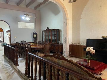 VENDO CASA EN EL CENTRO