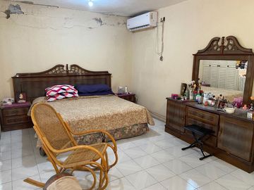 VENDO CASA EN EL CENTRO