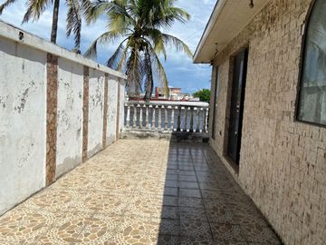 VENDO CASA EN EL CENTRO