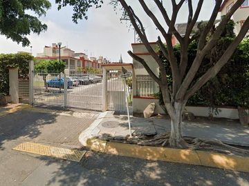 PRECIOSA Y AMPLIA CASA, EXCELENTE UBICACIÓN EN RESIDENCIAL LAS AMÉRICAS ECATEPEC. A UNOS MINUTOS DE LA CDMX!!! -NO CRÉDITOS-