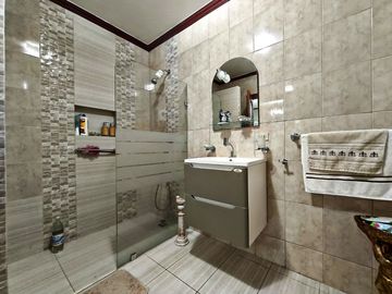 Departamento en venta en condominio frente al San Marino, Kennedy norte