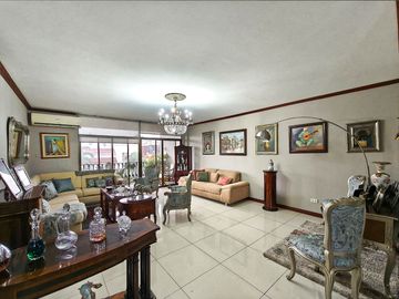 Departamento en venta en condominio frente al San Marino, Kennedy norte