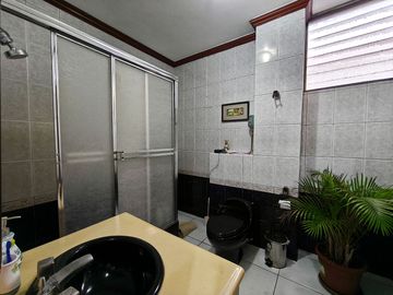 Departamento en venta en condominio frente al San Marino, Kennedy norte