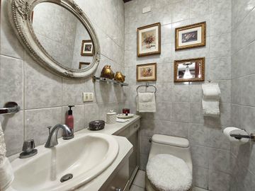 Departamento en venta en condominio frente al San Marino, Kennedy norte