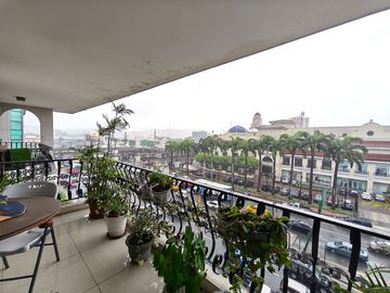 Departamento en venta en condominio frente al San Marino, Kennedy norte