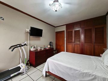 Departamento en venta en condominio frente al San Marino, Kennedy norte