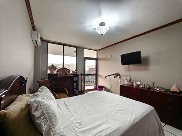 Departamento en venta en condominio frente al San Marino, Kennedy norte