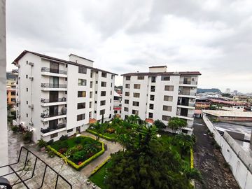 Departamento en venta en condominio frente al San Marino, Kennedy norte