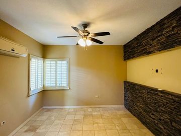 SE VENDE CASA IMPECABLE Y EN INMEJORABLE UBICACIÓN