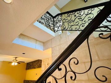 SE VENDE CASA IMPECABLE Y EN INMEJORABLE UBICACIÓN