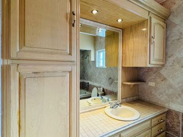 SE VENDE CASA IMPECABLE Y EN INMEJORABLE UBICACIÓN