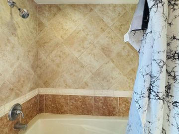 SE VENDE CASA IMPECABLE Y EN INMEJORABLE UBICACIÓN