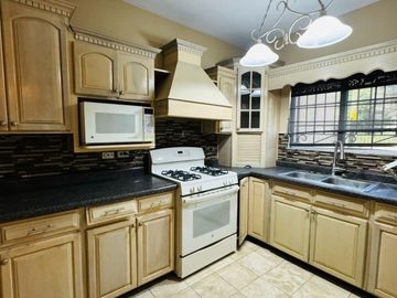 SE VENDE CASA IMPECABLE Y EN INMEJORABLE UBICACIÓN