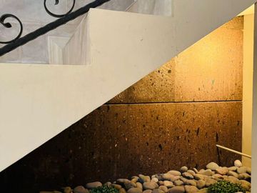 SE VENDE CASA IMPECABLE Y EN INMEJORABLE UBICACIÓN