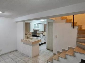 PRECIOSA Y AMPLIA CASA, EXCELENTE UBICACIÓN EN RESIDENCIAL LAS AMÉRICAS ECATEPEC. A UNOS MINUTOS DE LA CDMX!!! -NO CRÉDITOS-
