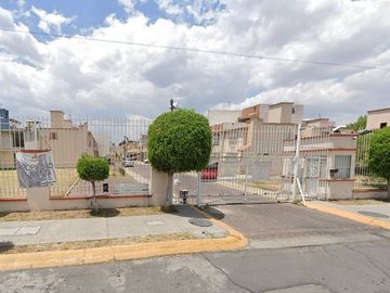 PRECIOSA Y AMPLIA CASA, EXCELENTE UBICACIÓN EN RESIDENCIAL LAS AMÉRICAS ECATEPEC. A UNOS MINUTOS DE LA CDMX!!! -NO CRÉDITOS-