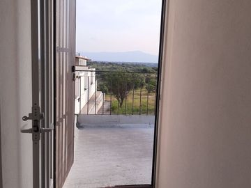 Casa de tres recámaras, modelo Amatista,  frente a la alberca, en Real Santa Fe Residencial, Xochitepec, Mor.