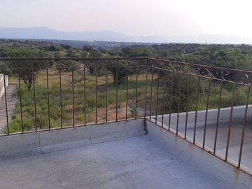 Casa de tres recámaras, modelo Amatista,  frente a la alberca, en Real Santa Fe Residencial, Xochitepec, Mor.