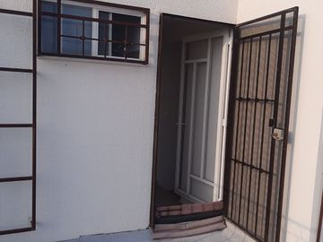 Casa de tres recámaras, modelo Amatista,  frente a la alberca, en Real Santa Fe Residencial, Xochitepec, Mor.