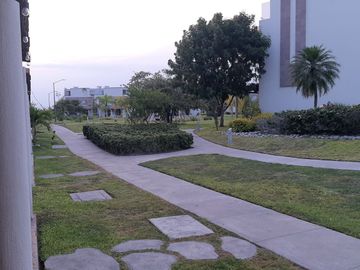 Casa de tres recámaras, modelo Amatista,  frente a la alberca, en Real Santa Fe Residencial, Xochitepec, Mor.