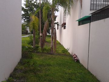 Casa de tres recámaras, modelo Amatista,  frente a la alberca, en Real Santa Fe Residencial, Xochitepec, Mor.
